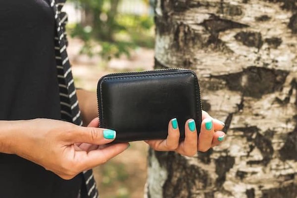 Portefeuille mode femme : sélection et astuces pour trouver le modèle idéal