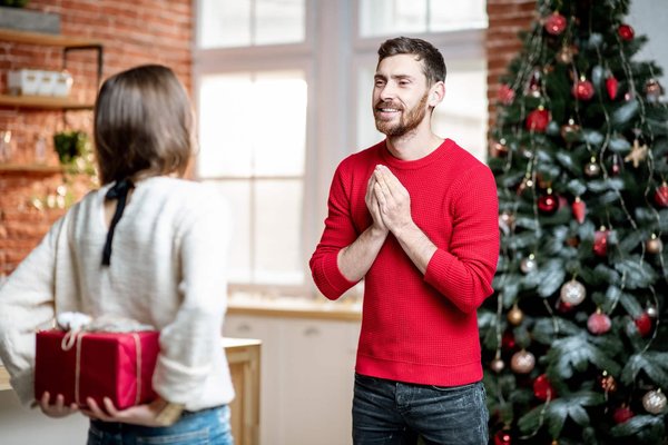 Quels sont les conseils pratiques pour offrir le cadeau idéal à un homme?