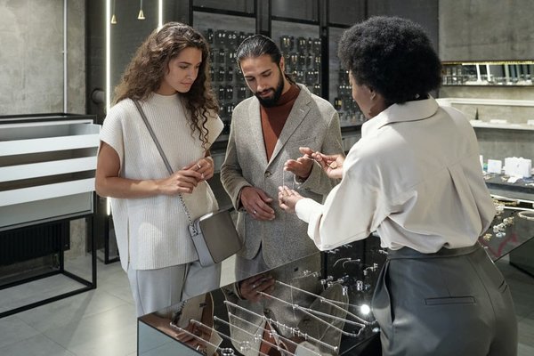 Comment choisir un bijou pour sa femme ?