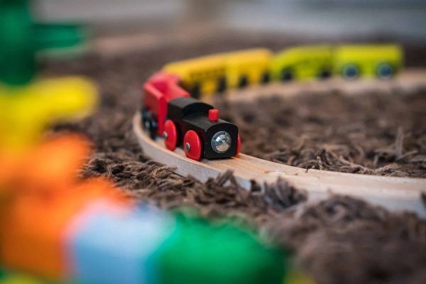 Découvrez comment le jouet train électrique stimule l'intérêt des enfants pour la technologie
