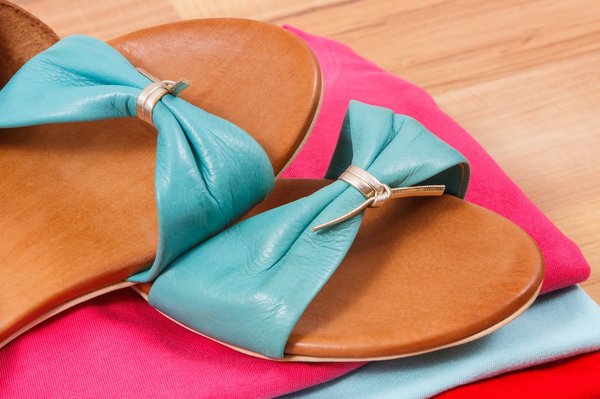 Sandales en cuir pour femme : les conseils d'entretien à retenir